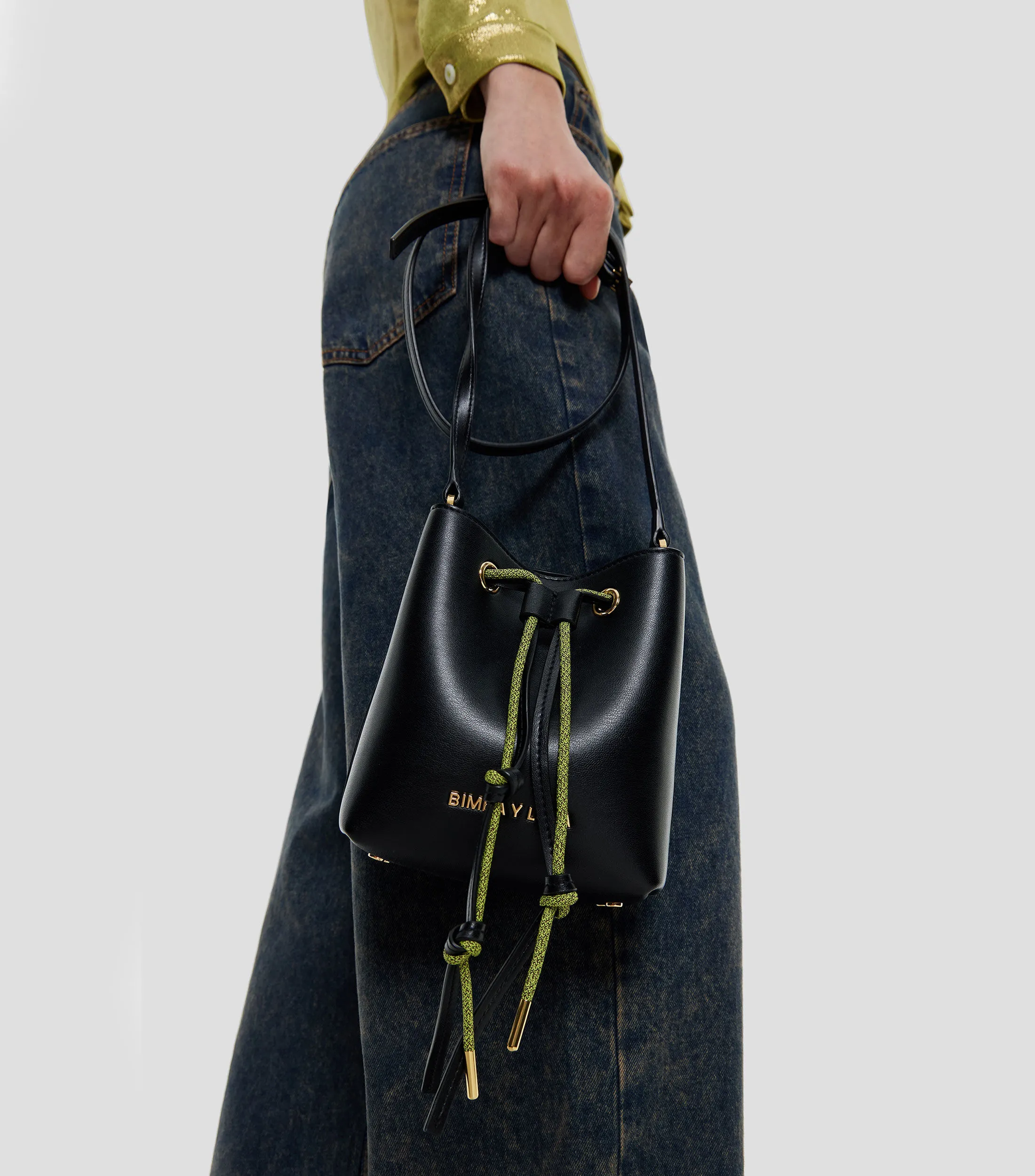 Bimba y Lola Bolso bucket mini en piel negro Chihuahua Mujer