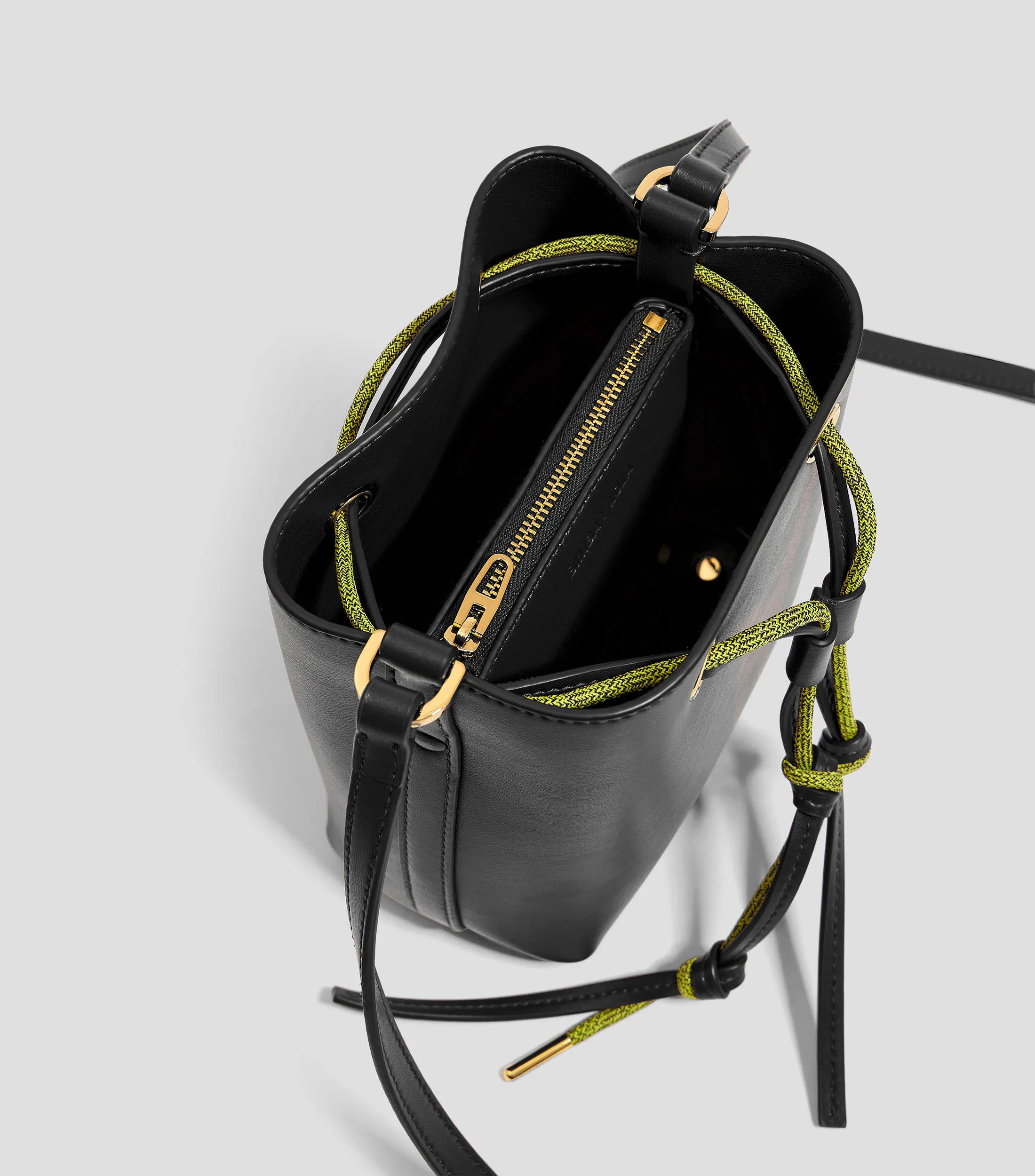 Bimba y Lola Bolso bucket mini en piel negro Chihuahua Mujer