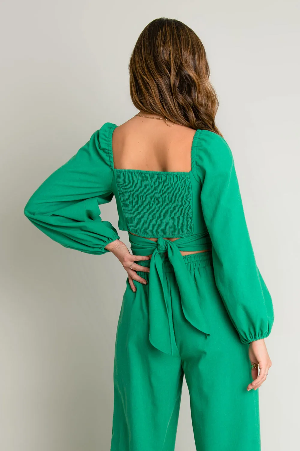 Blusa cruzada de lino con nudo espalda