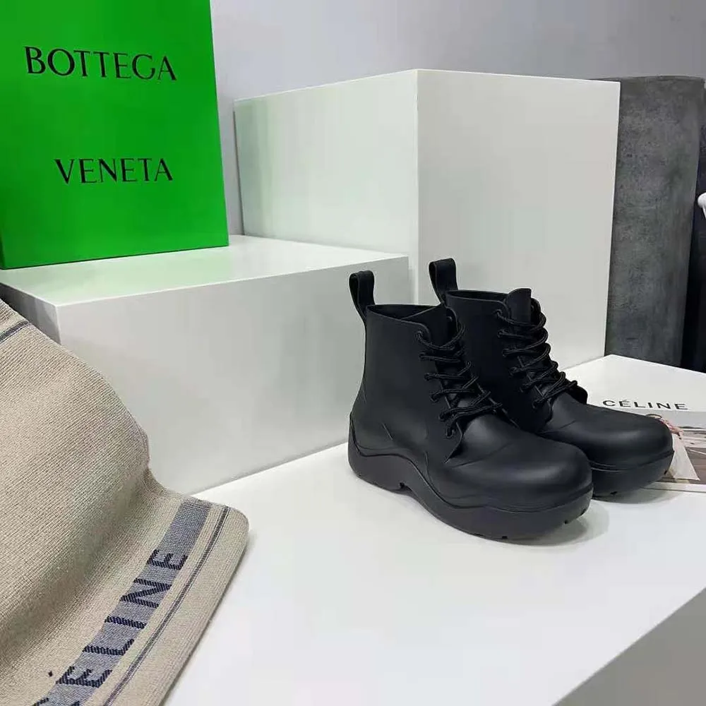BOTTEGA VENETA BOTíN UNISEX CON CORDONES PUDDLENEGRO
