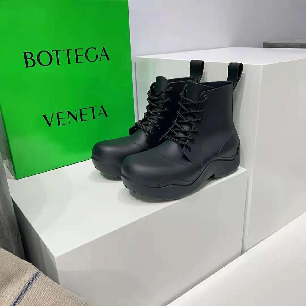 BOTTEGA VENETA BOTíN UNISEX CON CORDONES PUDDLENEGRO