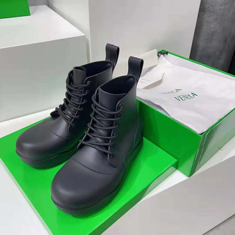 BOTTEGA VENETA BOTíN UNISEX CON CORDONES PUDDLENEGRO