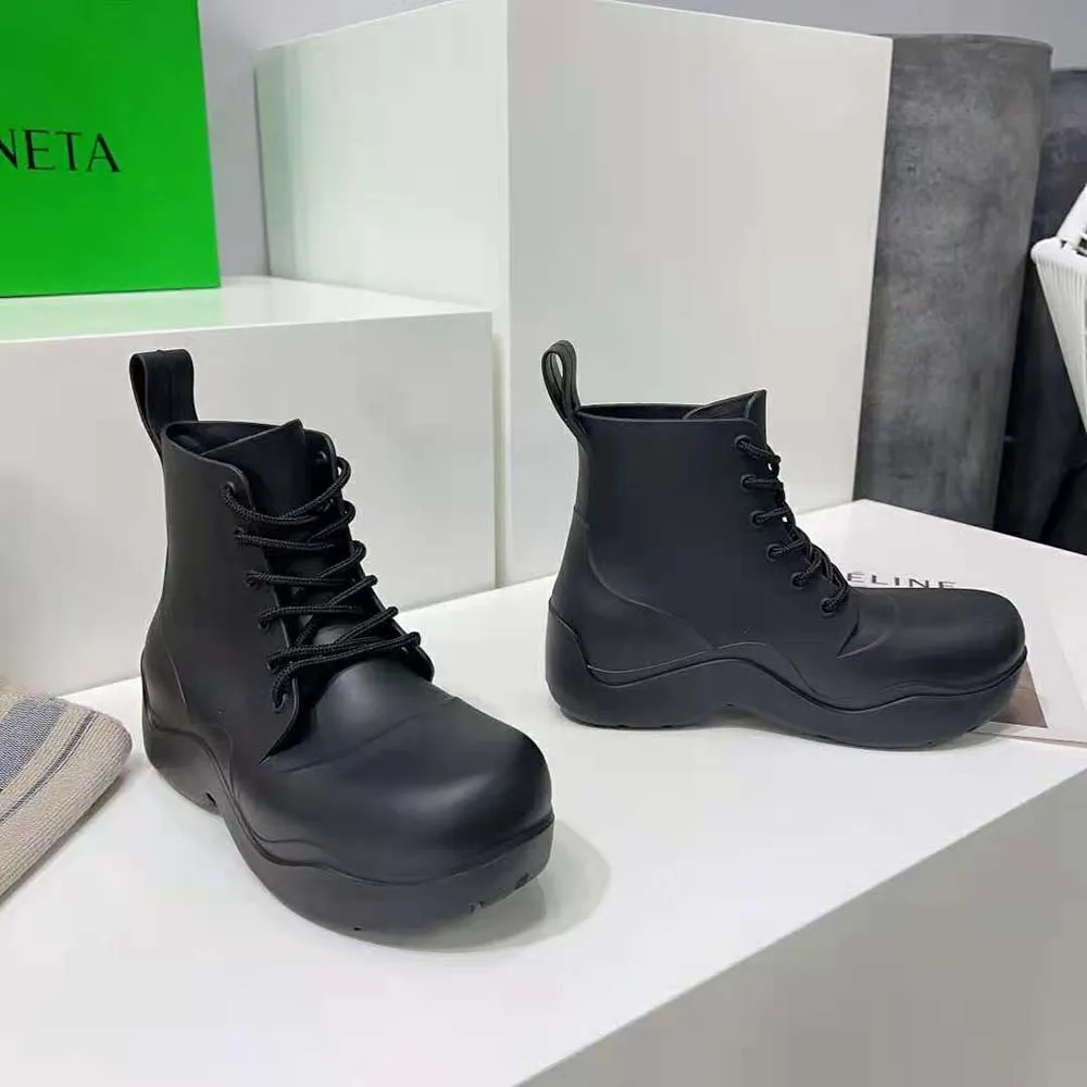 BOTTEGA VENETA BOTíN UNISEX CON CORDONES PUDDLENEGRO