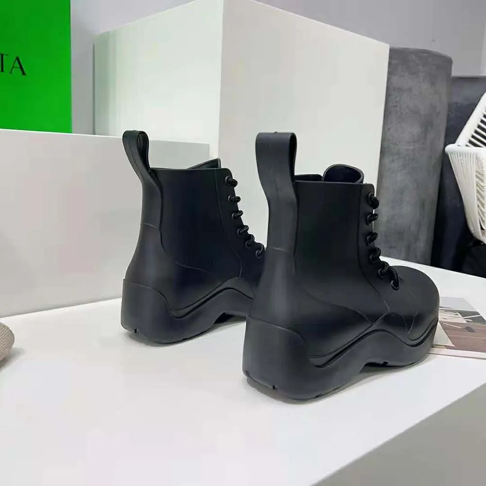 BOTTEGA VENETA BOTíN UNISEX CON CORDONES PUDDLENEGRO