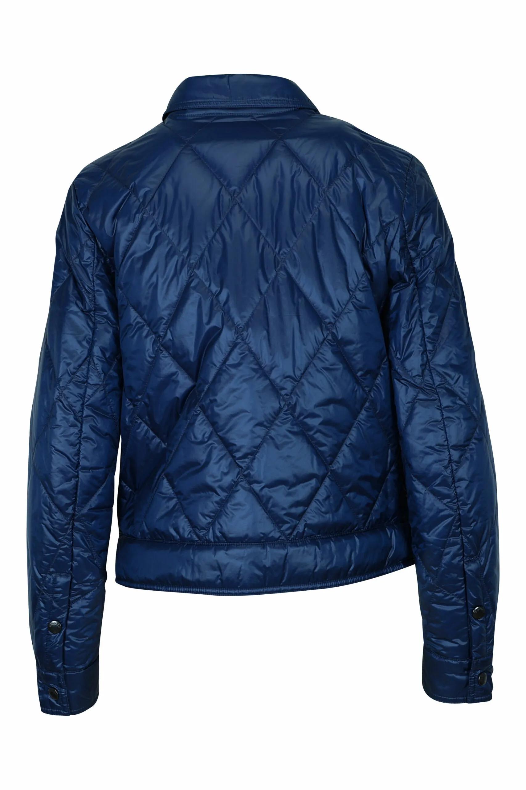 Chaqueta azul con lineas onduladas y logo parche lateral