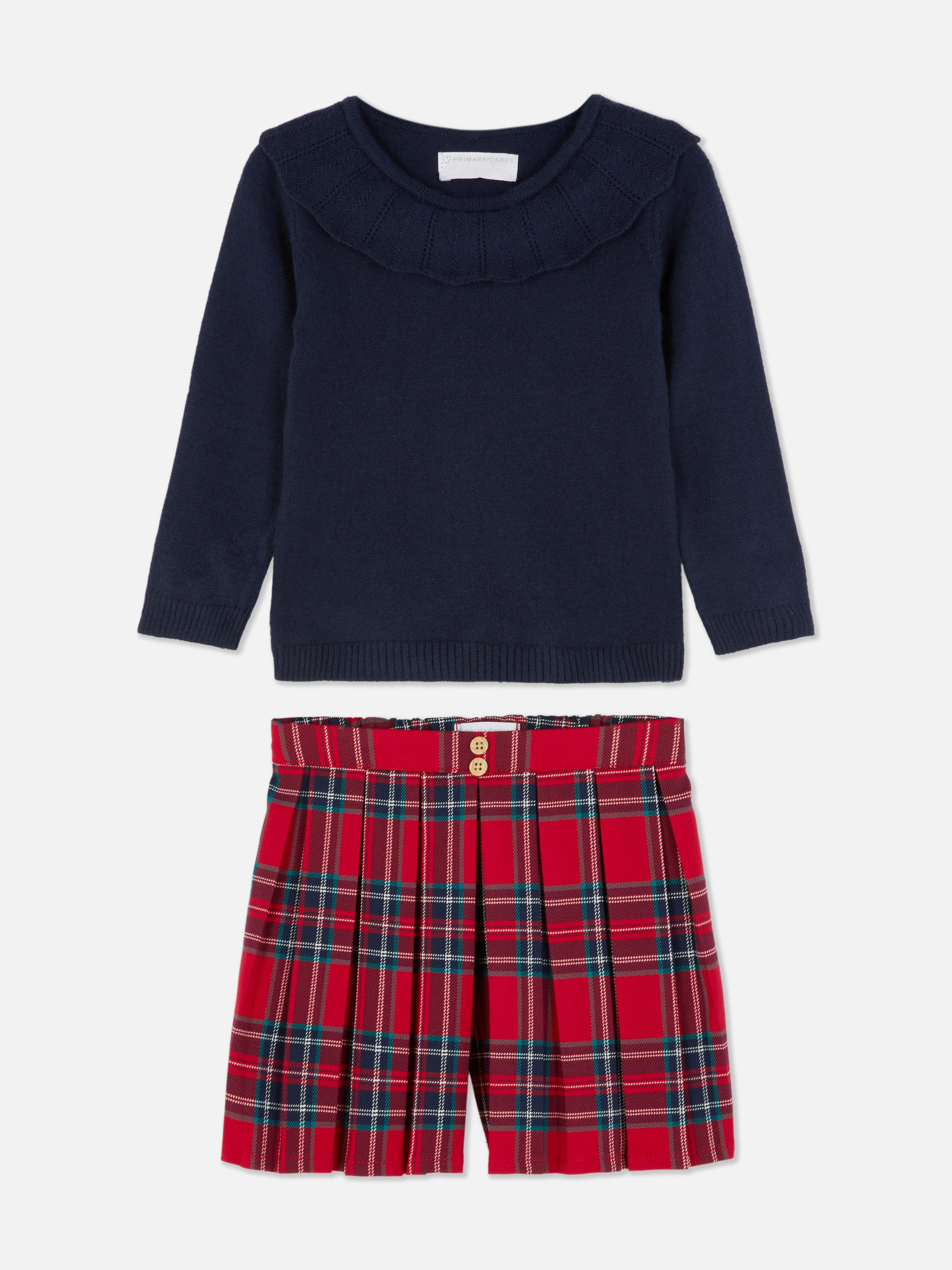 Jersey con cuello con volantes y pantalones cortos