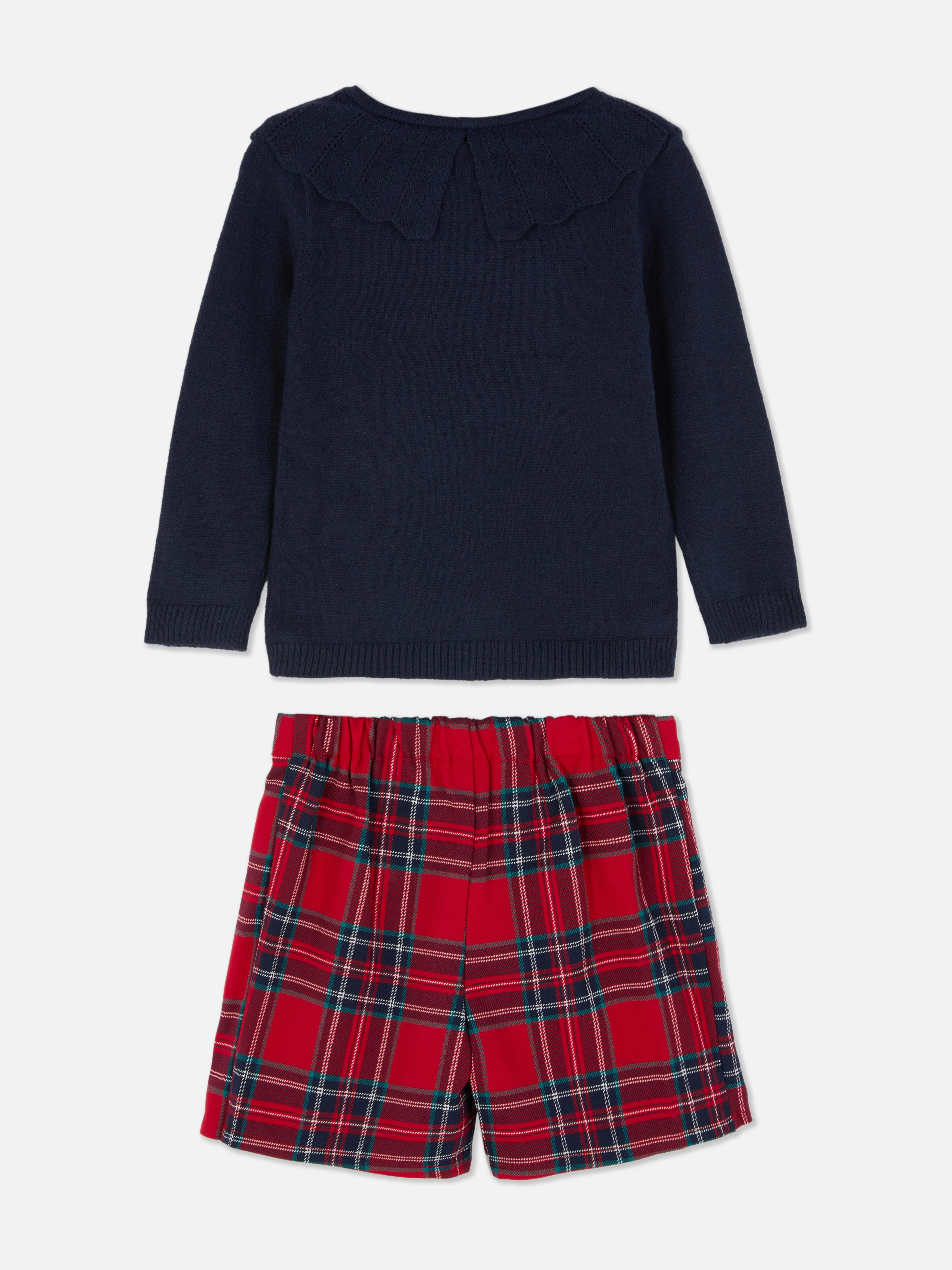 Jersey con cuello con volantes y pantalones cortos