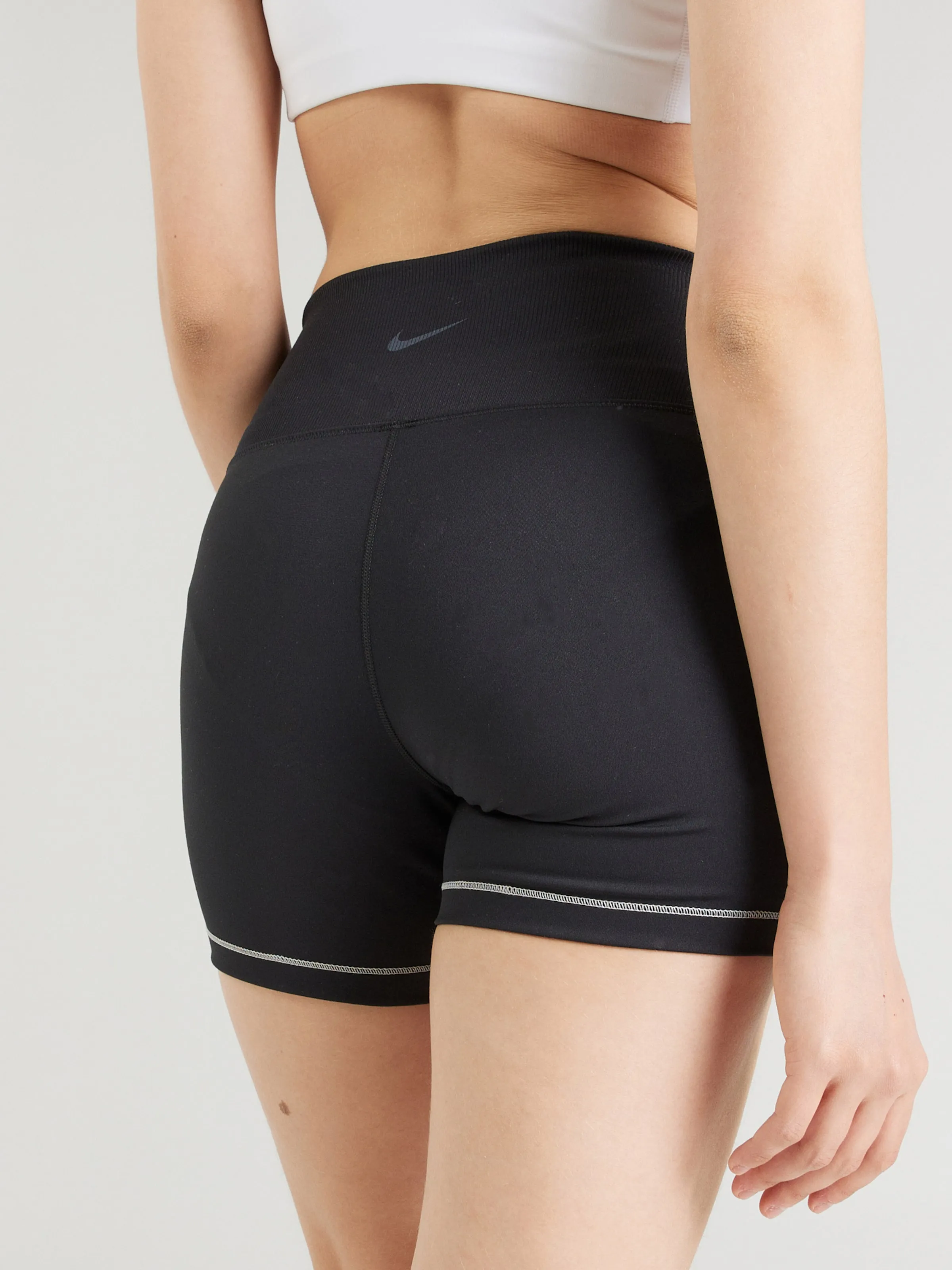 Skinny Pantalón deportivo 'One' NIKE en Negro