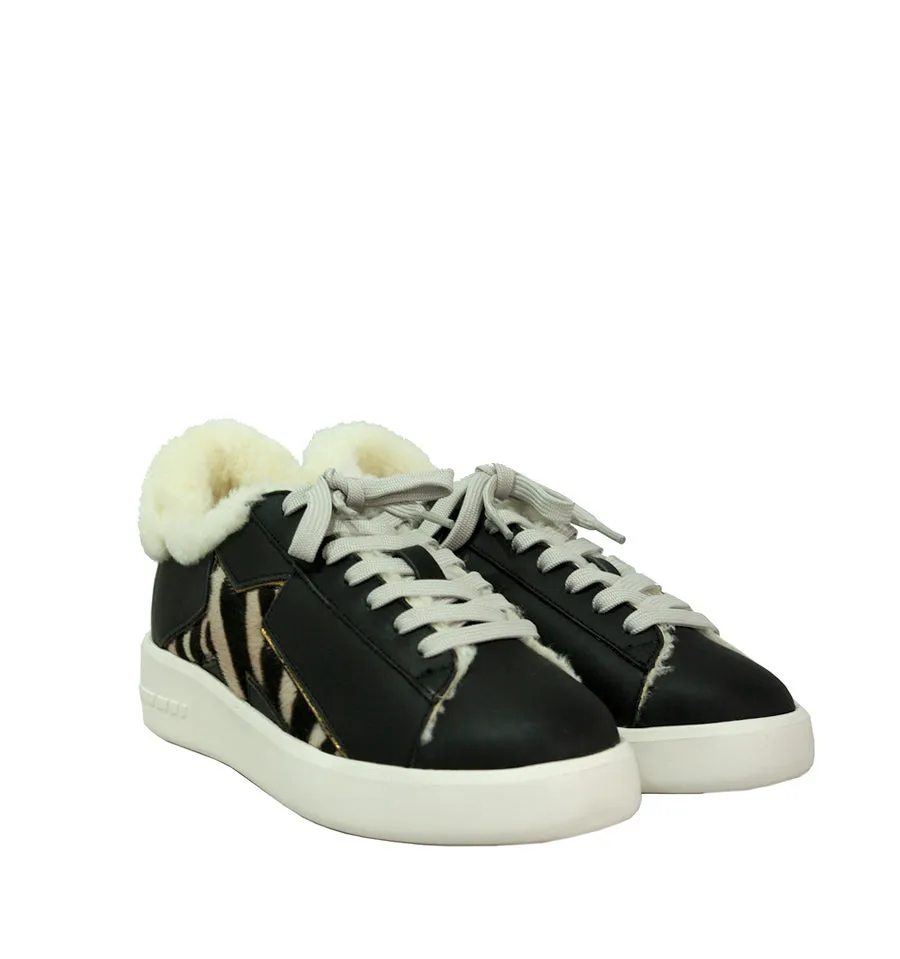 Sneakers con borreguito y estrella en negro