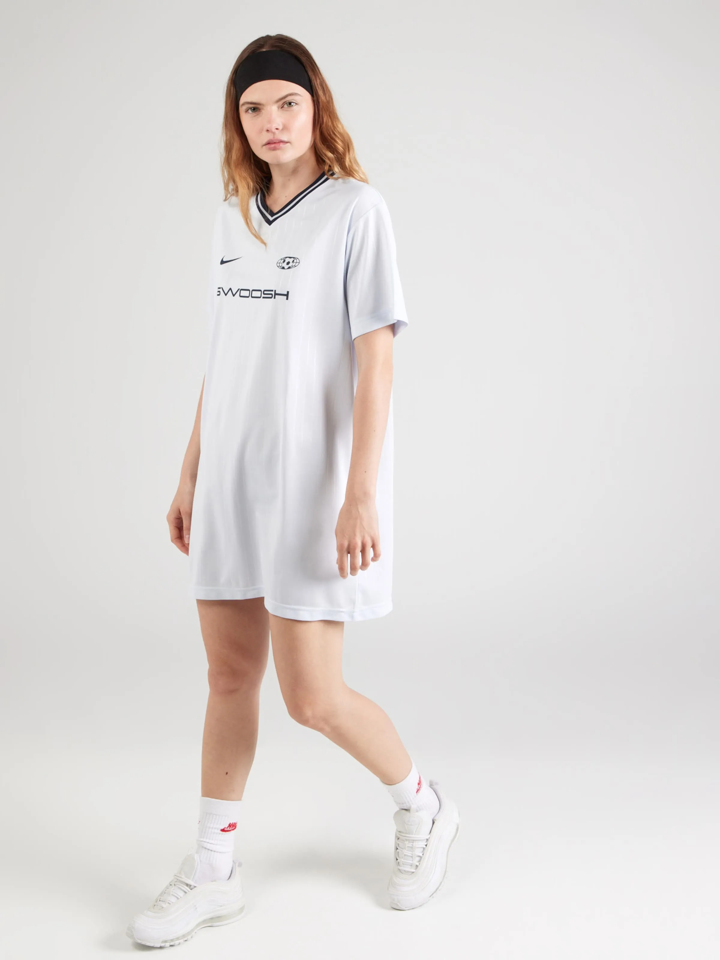 Vestido Nike Sportswear en Gris Claro