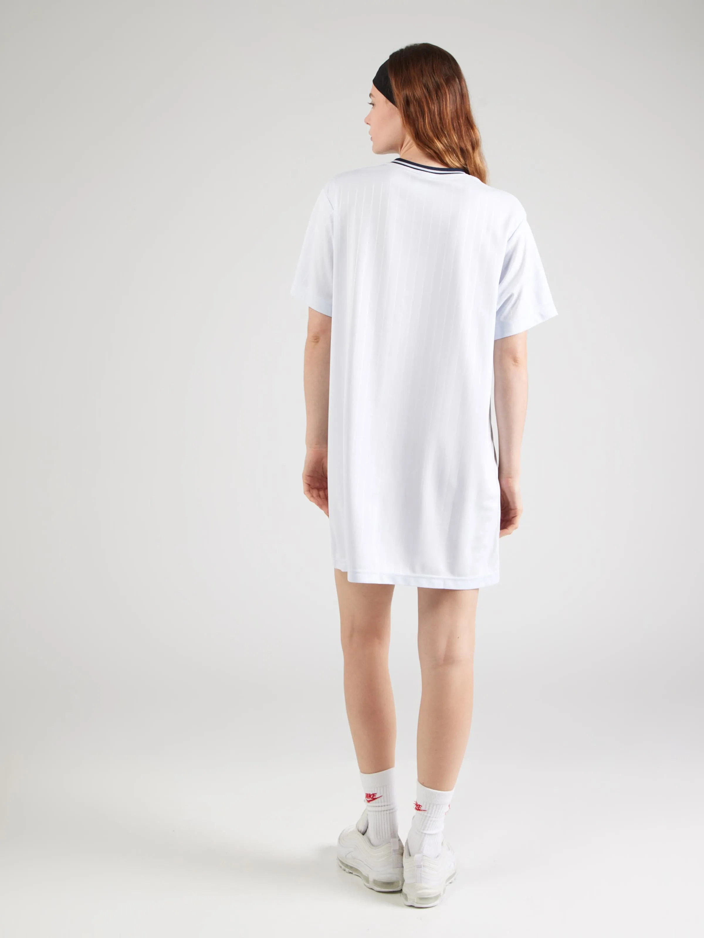 Vestido Nike Sportswear en Gris Claro