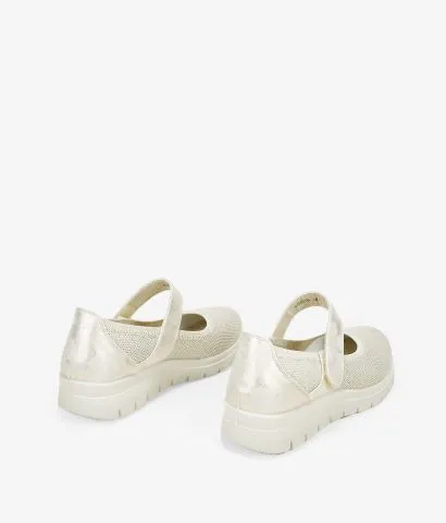 Zapatos deportivos beige con cuña